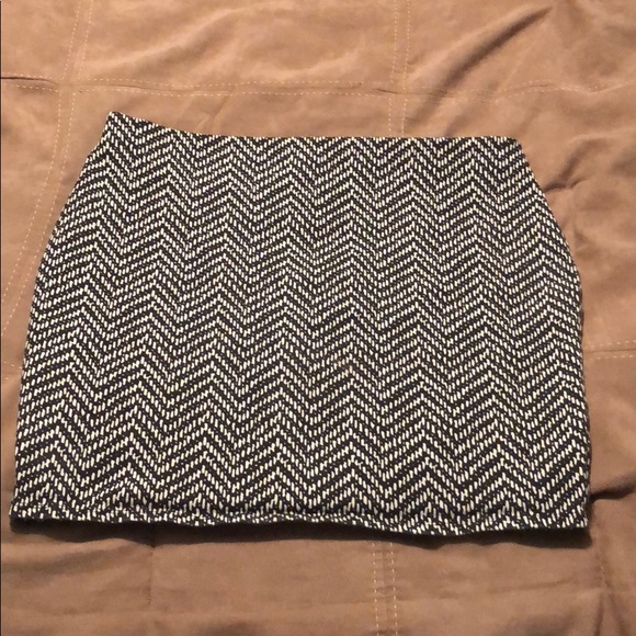 Old Navy Dresses & Skirts - STRETCHY Black/White Skirt